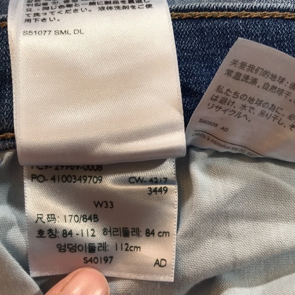 Levi’s Medium Wash Stretch Bermuda 5Pkt Style Denim Shorts size 33 - Picture 8 of 8